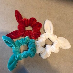 A 3 pack of Christmas Colored Scrunchies!